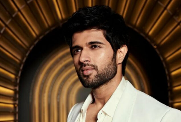Vijay Deverakonda wore burqa to dear Comrade screening