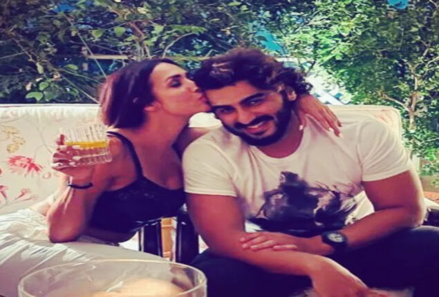 Malaika Arora proud of Arjun Kapoor while he wears orange kurta