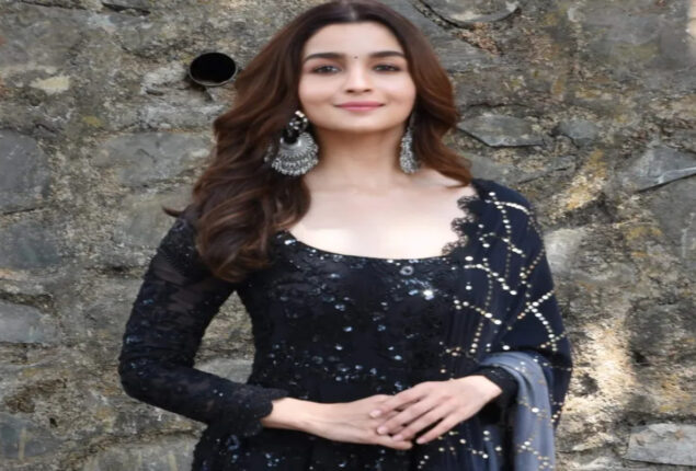 Alia Bhatt wishes everyone prosperity on Ganesh Chaturthi