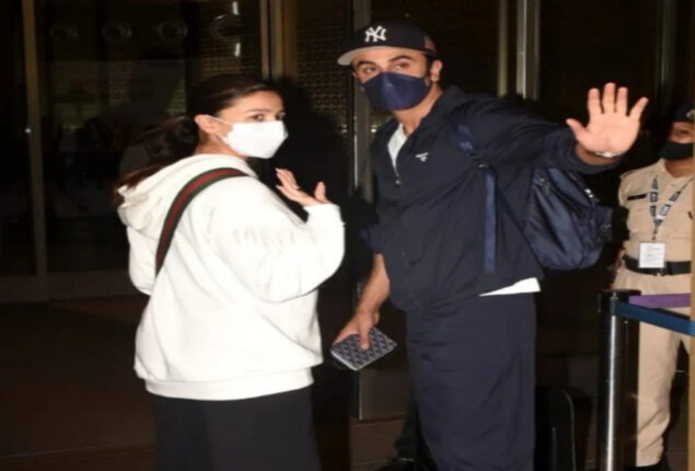 Alia Bhatt and Ranbir Kapoor in casual dress at airport