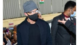 Hrithik Roshan is spotted at theatre in a black jacket and pants