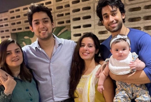 Bilal Abbas leaves his fans awestruck with family picture