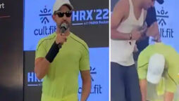 Hrithik Roshan touches a fan’s foot on stage