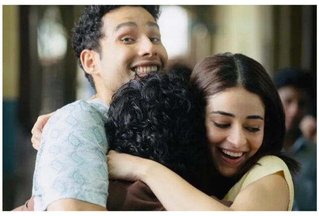 Siddhant Chaturvedi embraces Ananya Panday, Adarsh Gourav as Kho Gaye Hum Kahan ends.