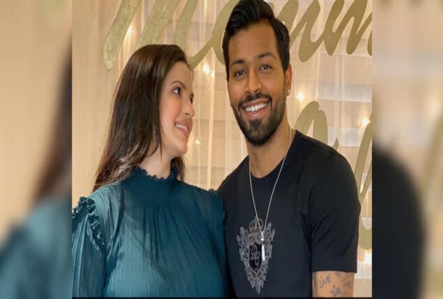 Hardik Pandya twins with his wife Natasa Stankovic and son