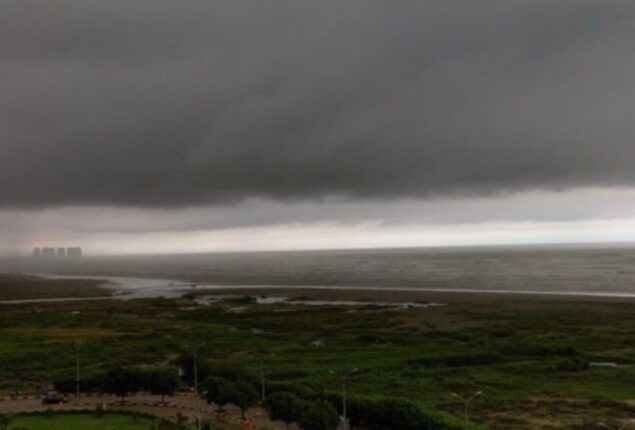 Karachi rain: Early morning showers turn weather pleasant