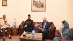 PM visits family of martyr Lt-Gen Sarfaraz Ali