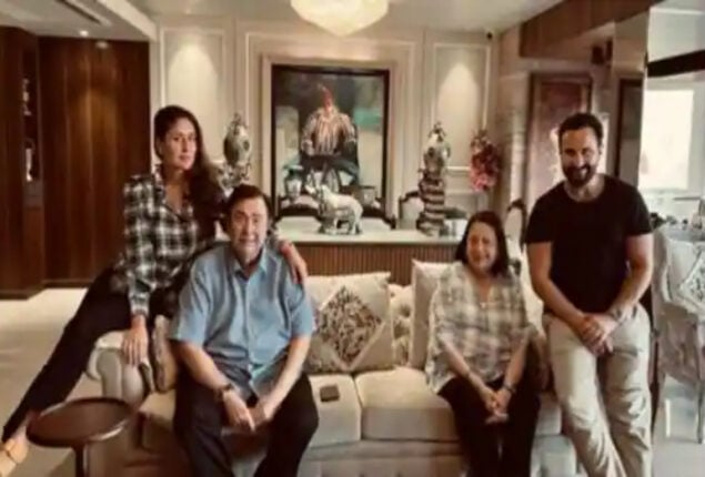 Saif Ali Khan joins Randhir, Babita, and Kareena Kapoor for a pic
