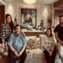 Saif Ali Khan joins Randhir, Babita, and Kareena Kapoor for a pic
