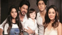 Shah Rukh Khan, Gauri, Aryan, and AbRam raised the flag at Mannat