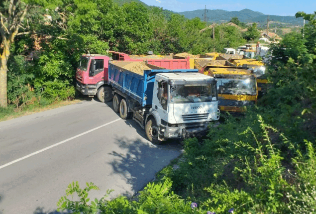 Kosovo govt giving extra documents to Serbs who cross into its region