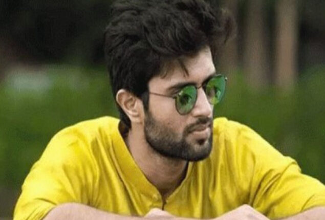 Vijay Deverakonda and his mother pledges to donate their organs