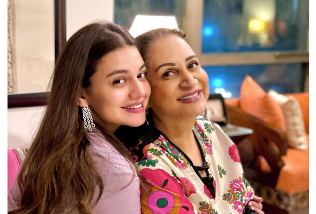 Zara Noor’s video with Asma Abbas makes a round on internet