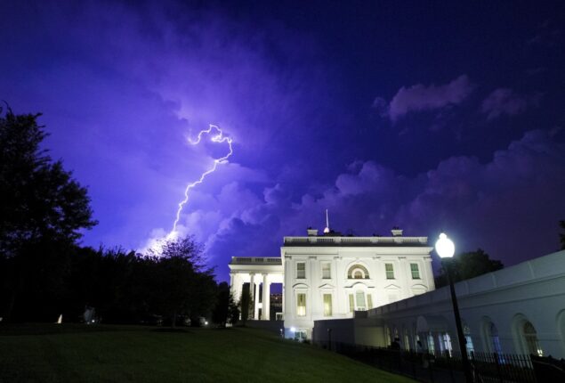Lightning strike in Lafayette Square near White House, two dead