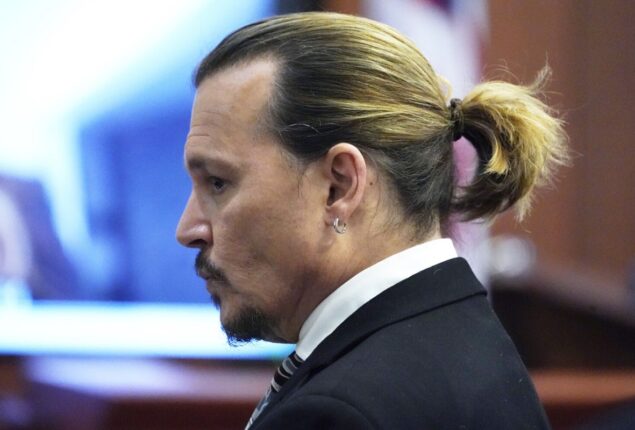 Johnny Depp’s unexpected VMAs appearance
