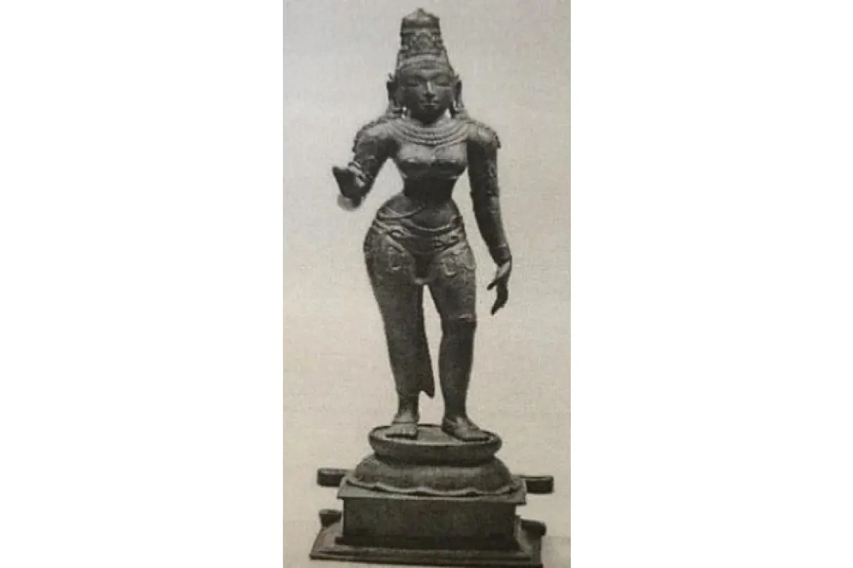 statue