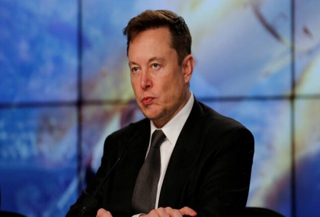 Elon Musk sells $6.9bn of Tesla shares amid Twitter chaos