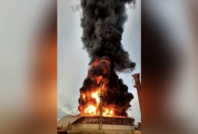 Lightning strike causes fire in oil storage site in Cuba