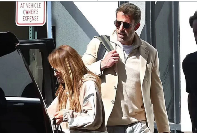 Jennifer Lopez and Ben Affleck arrives in Los Angeles