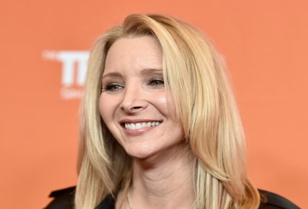 Lisa Kudrow discusses the lack of diversity on Friends