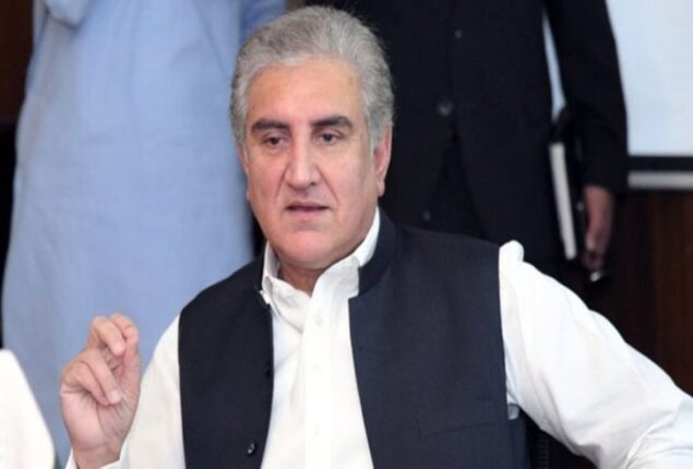 Govt playing politics over floods, nothing to offer except photo sessions: Qureshi