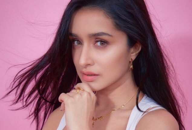 Shraddha Kapoor looks adorable as she wish ‘Friendship Day’ to her fans