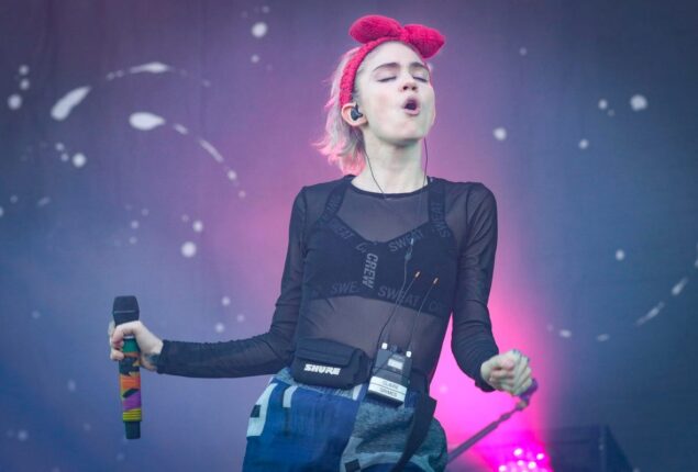 Grimes shares the first glimpse of Elon Musk’s daughter