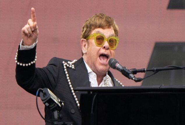 Elton John pays tribute to Queen Elizabeth