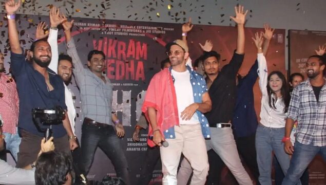 Hrithik Roshan dances with fans