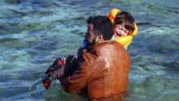 A refugee boat near the Turkish coast sinks: Babies die