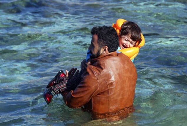 A refugee boat near the Turkish coast sinks: Babies die