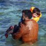A refugee boat near the Turkish coast sinks: Babies die