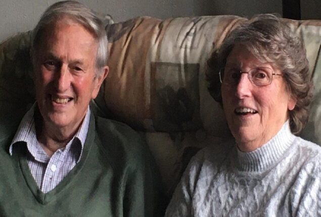 Couple reads one of the last cards the Queen sent them for their 60th wedding anniversary