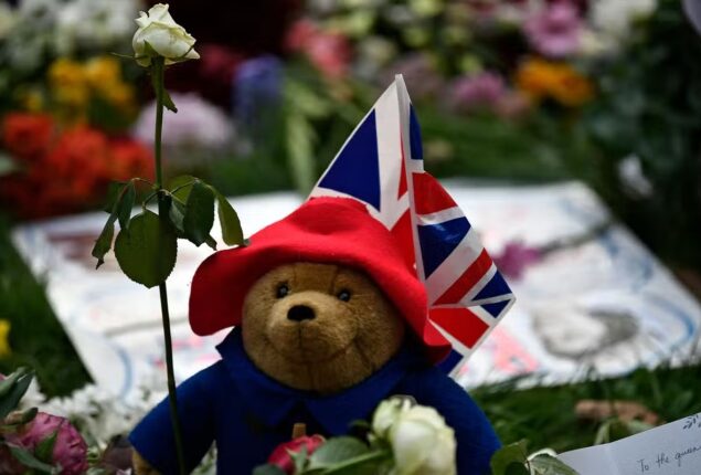 Public asked to avoid teddy and sandwiches for Queen’s tribute