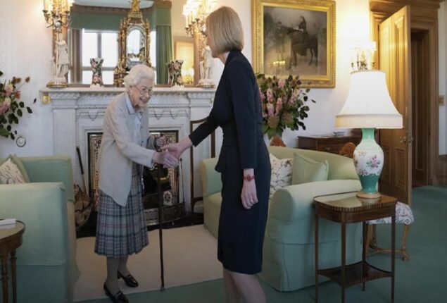 During their meeting with Liz Truss, the Queen sends covert messages