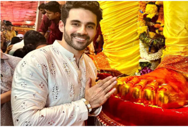 Abhishek Bajaj visit Lalbaugcha Raja to be blessed for his film