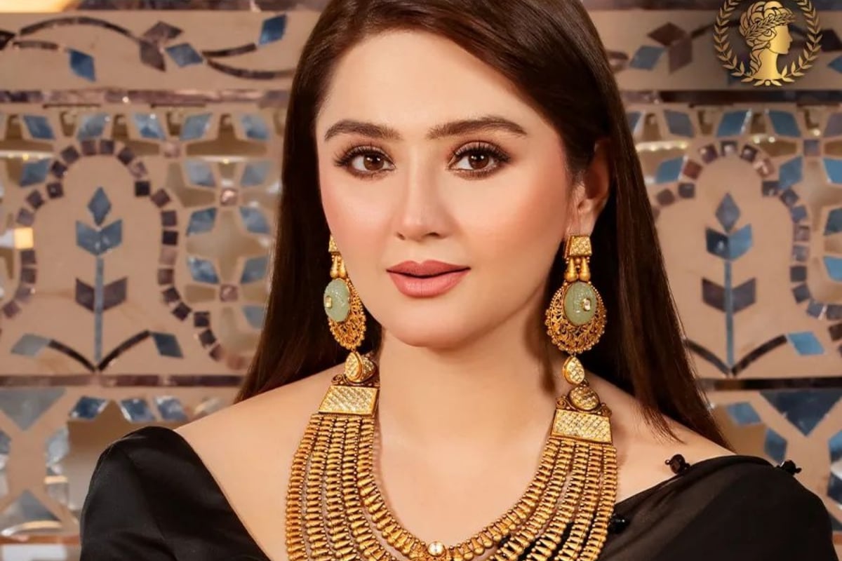 Durefishan Saleem adorned signature kundan jewellery