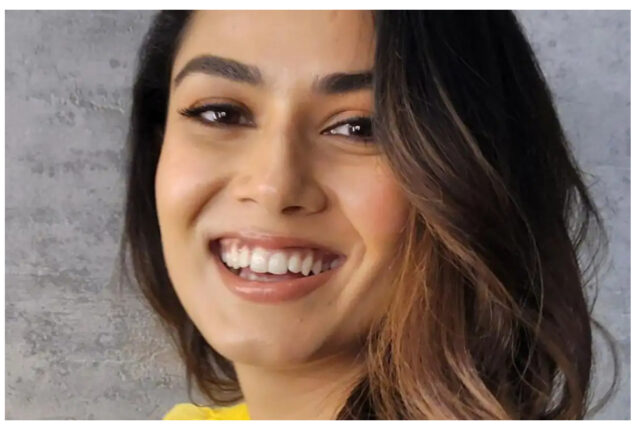 Mira Rajput flaunts her beautiful smile in yellow outfit