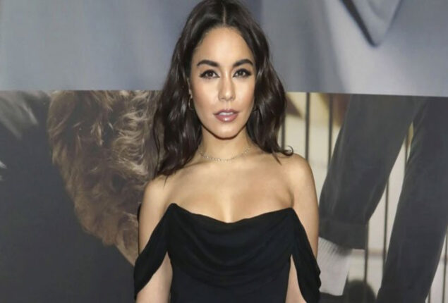 Vanessa Hudgens channels the 1990s look with this outfit