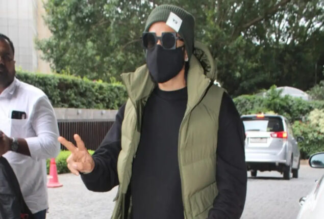 Ranveer Singh at airport in Bengaluru to attend SIIMA awards