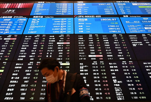 Tokyo stocks decline ahead of US jobs data release