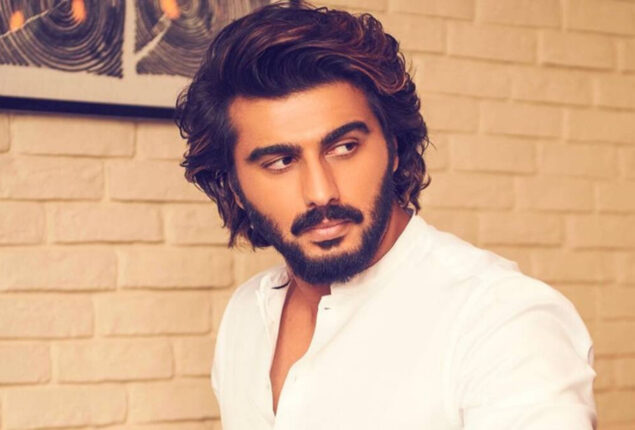 Arjun Kapoor flies off to Dubai for his next film, misses Parineeti Chopra for this reason