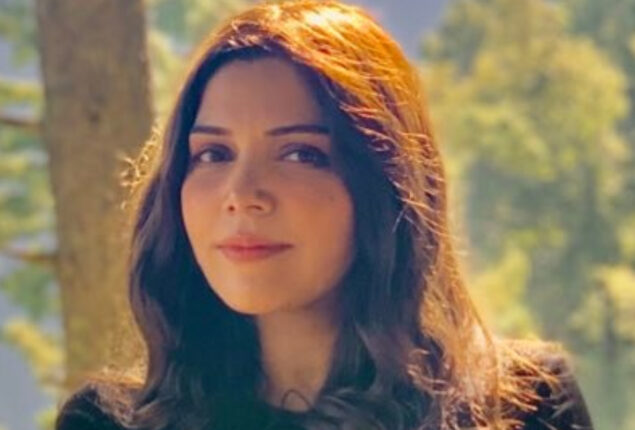 Hadiqa Kiani works hard to rebuild houses for flood victims