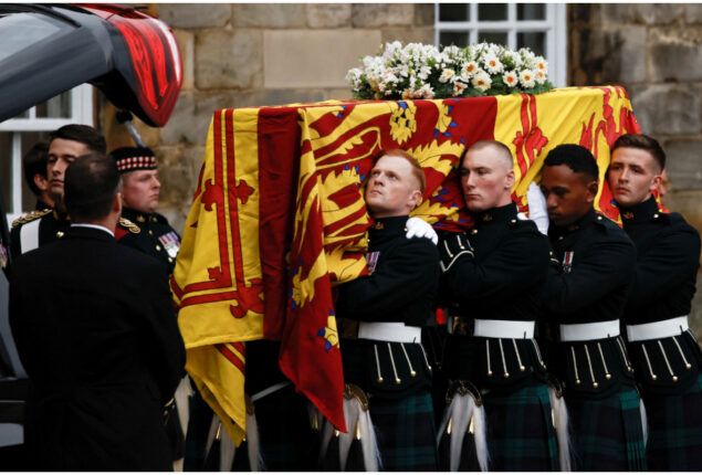 Royals exit the church as Queen Elizabeth’s coffin arrives at St Giles’ Cathedral