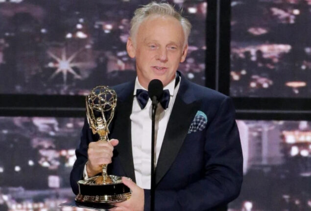 Emmy Awards: Mike White dedicates ‘White Lotus’ to his father