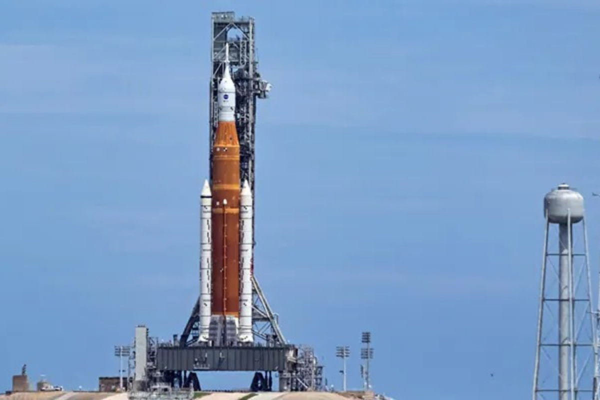 Artemis moon rocket
