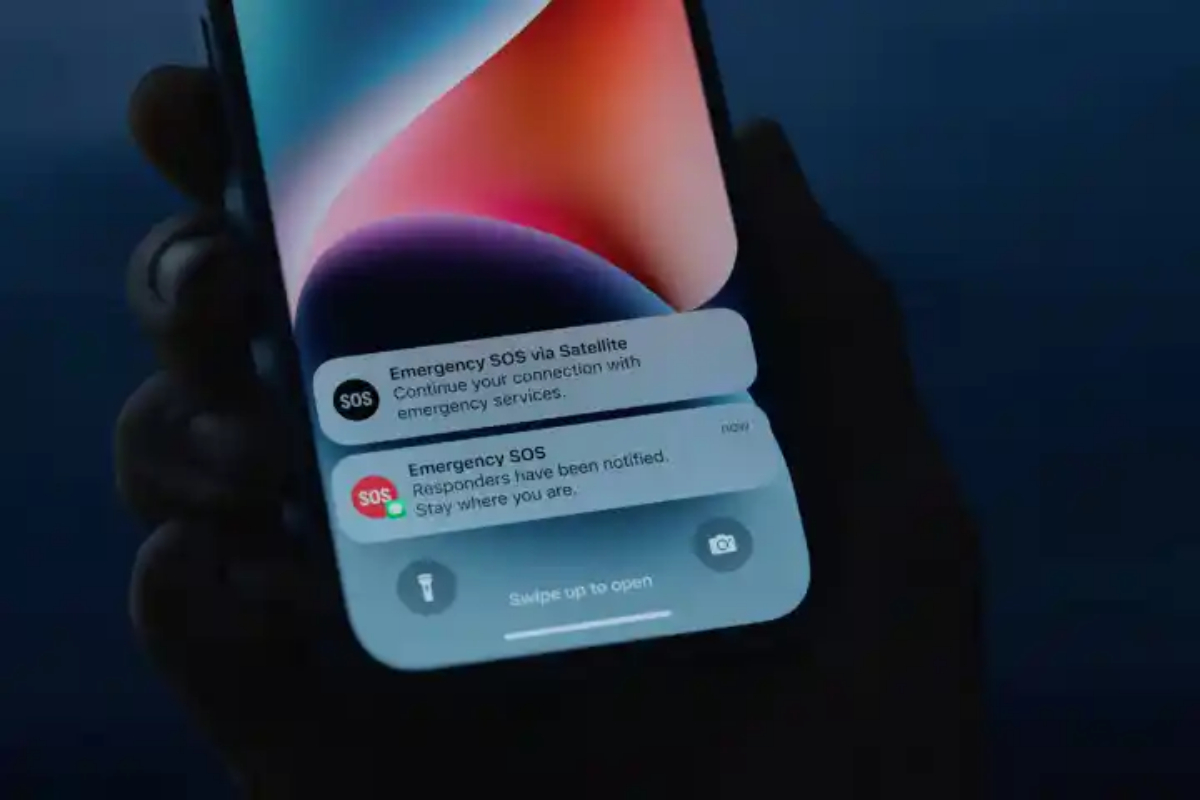 iPhone 14 satellite