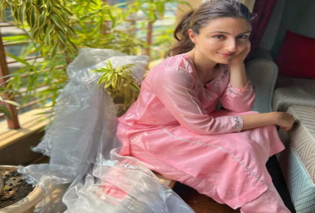 Soha Ali Khan shares stunning photos of herself in a pink outfit