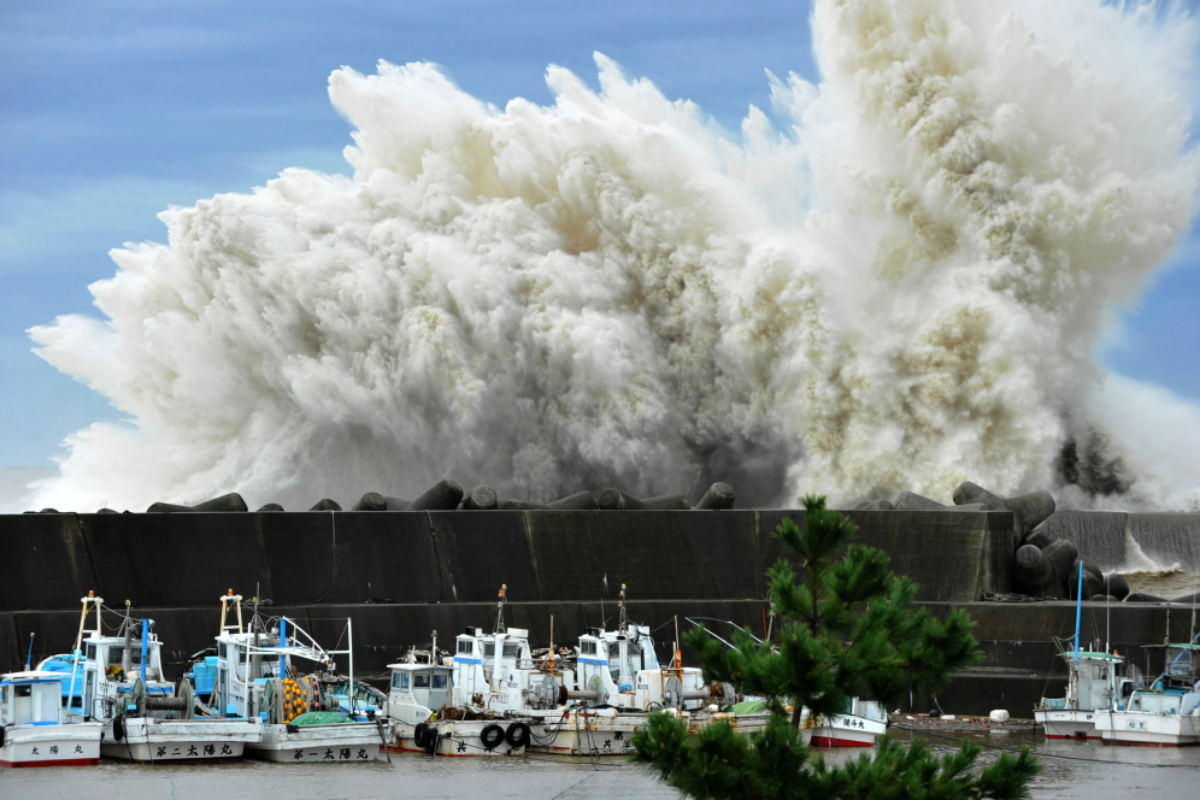 Typhoon strikes central Japan