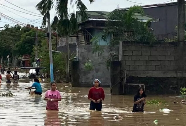 Philippines typhoon kills five rescuers